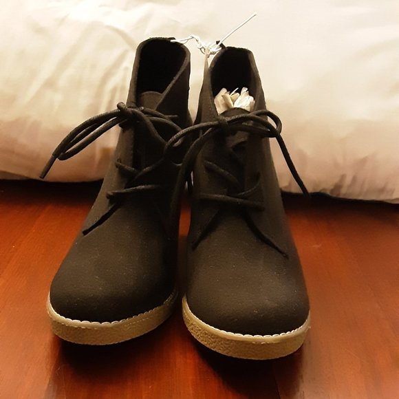 Old navy women's bootie - Picture 2 of 4